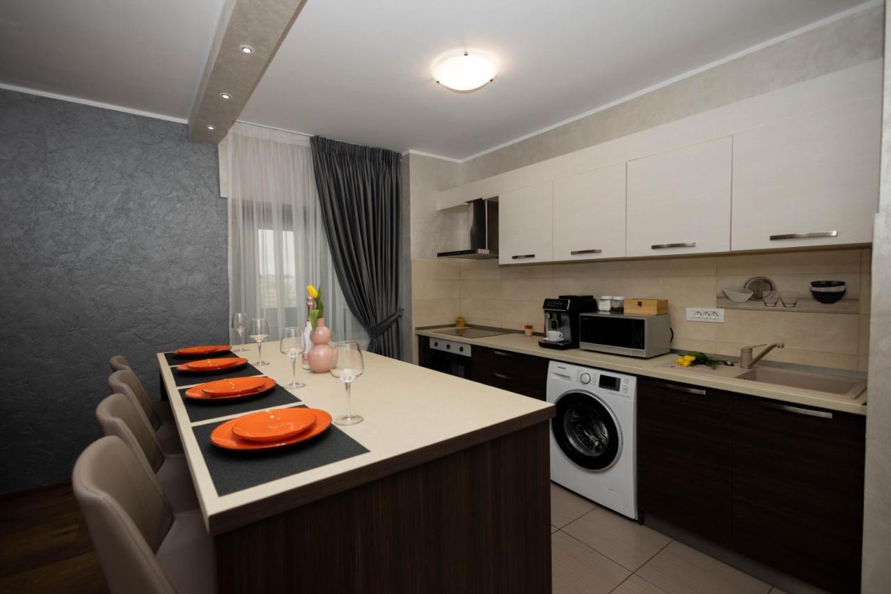 Central Apartament 4 Lägenhet Iasi Exteriör bild